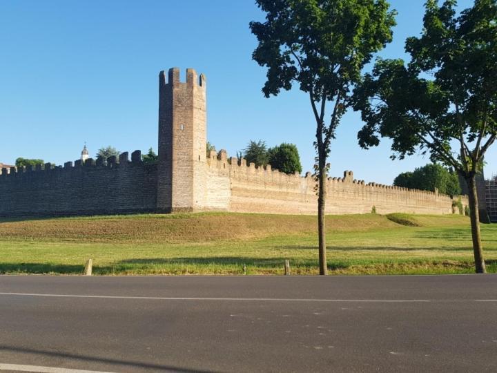 Ostello Citta' Murata Montagnana  Ngoại thất bức ảnh